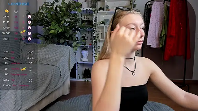 Snapshot of Rachel_Rut chatting on 10/11/25, 04:12 Rachel Rut online show from 10/11/25, 04:12