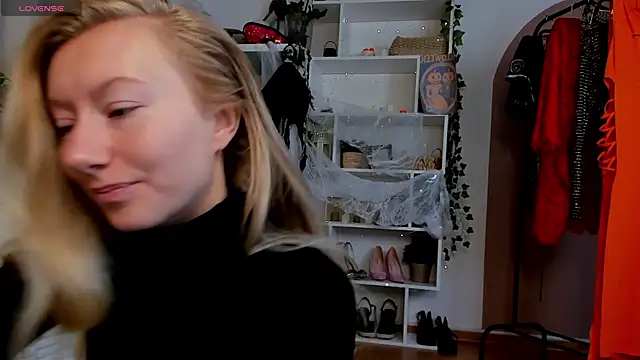 Snapshot of Rachel_Rut chatting on 10/25/25, 04:09 Rachel Rut online show from 10/25/25, 04:09