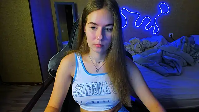 EmilyPaw online show from 06/02/26, 07:05