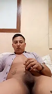 Snapshot of LuisMex1998 chatting on 02/15/26, 12:18 LuisMex1998 online show from 02/15/26, 12:18