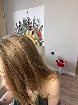 Snapshot of DianaShermy chatting on 03/11/25, 10:29 DianaShermy online show from 03/11/25, 10:29