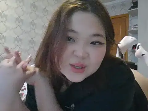 elysiann3 online show from 02/05/25, 10:19