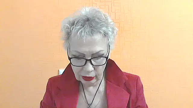 Snapshot of NessyJenixs chatting on 10/24/25, 01:18 NessyJenixs online show from 10/24/25, 01:18