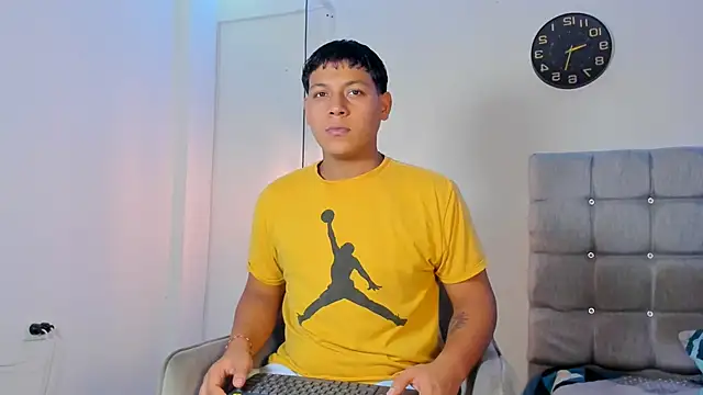 Snapshot of Tylerdrdn chatting on 11/10/25, 05:39 Tylerdrdn online show from 11/10/25, 05:39