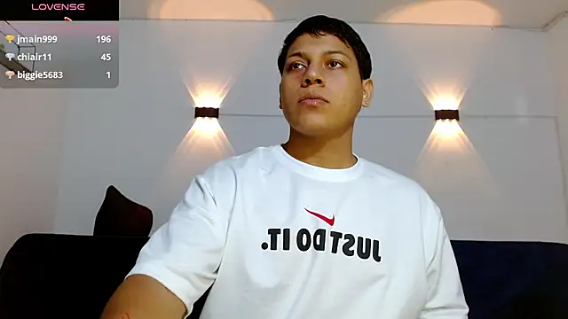 Snapshot of Tylerdrdn chatting on 11/28/25, 09:39 Tylerdrdn online show from 11/28/25, 09:39