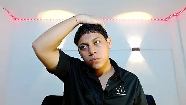 Snapshot of Tylerdrdn chatting on 12/01/25, 11:21 Tylerdrdn online show from 12/01/25, 11:21