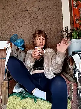 Laura Kiss online show from 06/01/26, 07:54