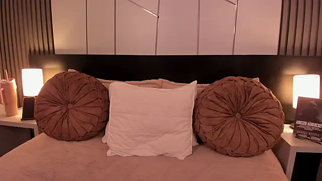 Snapshot of fiorella_paris chatting on 11/27/25, 05:20 fiorella paris online show from 11/27/25, 05:20