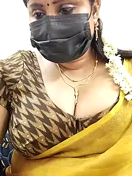 Snapshot of Queenflowerr chatting on 01/26/25, 06:48 Queenflowerr online show from 01/26/25, 06:48