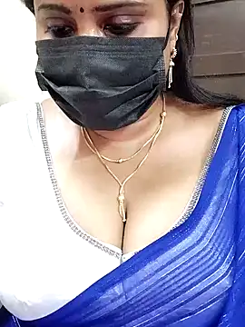 Snapshot of Queenflowerr chatting on 01/27/25, 10:38 Queenflowerr online show from 01/27/25, 10:38