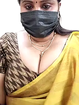 Snapshot of Queenflowerr chatting on 01/29/25, 03:04 Queenflowerr online show from 01/29/25, 03:04