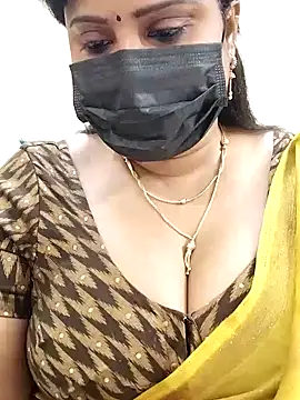 Snapshot of Queenflowerr chatting on 02/09/25, 01:00 Queenflowerr online show from 02/09/25, 01:00
