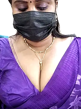 Snapshot of Queenflowerr chatting on 03/02/25, 04:42 Queenflowerr online show from 03/02/25, 04:42