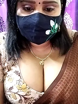 Snapshot of Queenflowerr chatting on 11/01/25, 08:05 Queenflowerr online show from 11/01/25, 08:05