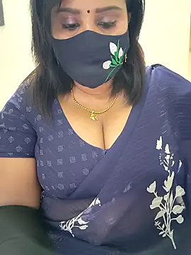 Snapshot of Queenflowerr chatting on 11/05/25, 06:08 Queenflowerr online show from 11/05/25, 06:08