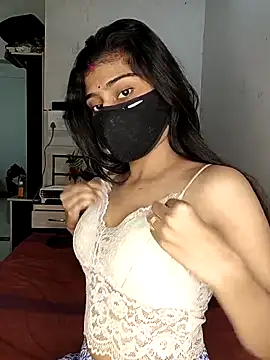 Snapshot of Love-N chatting on 11/16/25, 05:29 Love-N online show from 11/16/25, 05:29