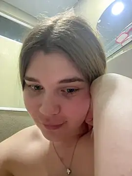 Snapshot of ella_zzz chatting on 03/20/25, 05:47 ella zzz online show from 03/20/25, 05:47