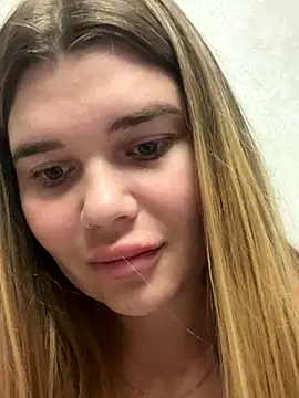 Snapshot of ella_zzz chatting on 09/30/25, 04:01 ella zzz online show from 09/30/25, 04:01