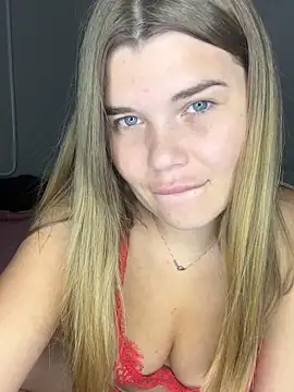 Snapshot of ella_zzz chatting on 10/05/25, 06:39 ella zzz online show from 10/05/25, 06:39