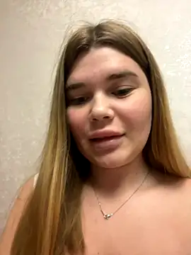 Snapshot of ella_zzz chatting on 10/15/25, 10:43 ella zzz online show from 10/15/25, 10:43