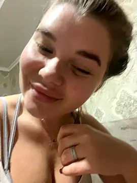 Snapshot of ella_zzz chatting on 11/15/25, 09:54 ella zzz online show from 11/15/25, 09:54