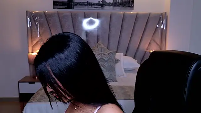 Layla Breezee online show from 06/06/26, 11:26