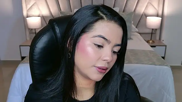 Layla Breezee online show from 07/10/26, 11:57