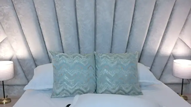 Layla Breezee online show from 07/25/26, 11:30