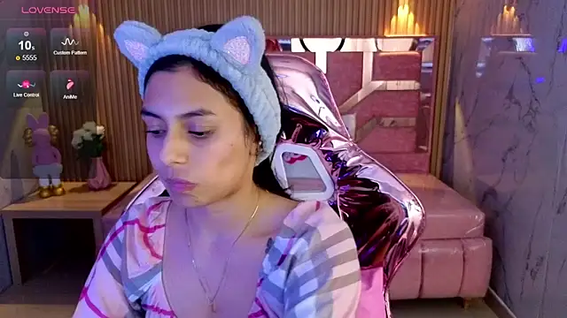 Snapshot of lilith_petit_sub chatting on 10/16/25, 03:18 lilith petit sub online show from 10/16/25, 03:18