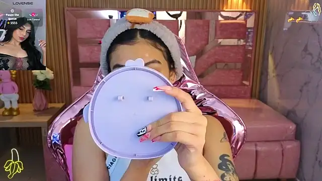 Snapshot of lilith_petit_sub chatting on 10/26/25, 12:55 lilith petit sub online show from 10/26/25, 12:55