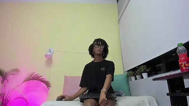 nahomy james25 online show from 05/13/26, 12:19