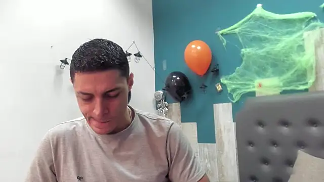 Snapshot of Frank_Millers chatting on 10/28/25, 05:04 Frank Millers online show from 10/28/25, 05:04