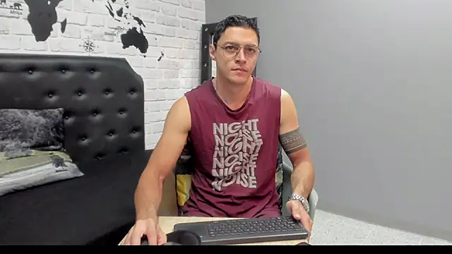 Snapshot of Frank_Millers chatting on 11/11/25, 08:42 Frank Millers online show from 11/11/25, 08:42