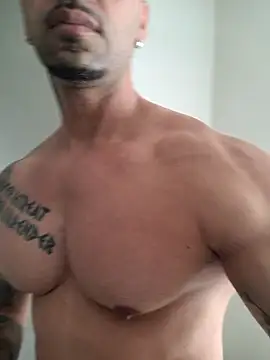 Snapshot of badbrown chatting on 02/18/25, 12:39 badbrown online show from 02/18/25, 12:39