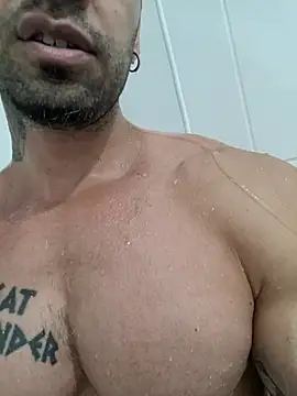Snapshot of badbrown chatting on 03/18/25, 04:04 badbrown online show from 03/18/25, 04:04