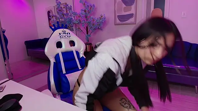 Charlotte ethan online show from 01/25/25, 06:34