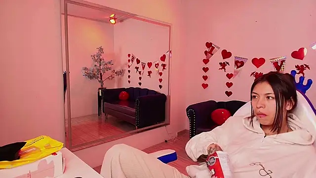 Charlotte ethan online show from 02/16/25, 03:37