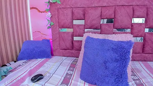 scarlett  evans  online show from 11/11/25, 06:19