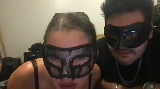 Snapshot of shycoouple1 chatting on 01/21/25, 06:54 shycoouple1 online show from 01/21/25, 06:54