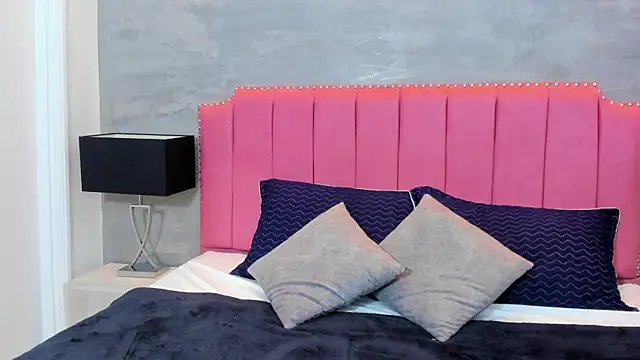 Alaia Colins online show from 09/15/25, 04:34