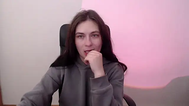 Snapshot of AmandaJi_ chatting on 12/04/25, 07:06 AmandaJi online show from 12/04/25, 07:06