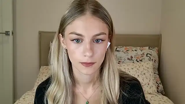 GabriellaOlsen online show from 09/19/25, 11:11