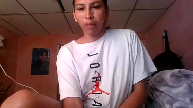 Snapshot of ammy_lee20 chatting on 01/08/25, 08:18 ammy lee20 online show from 01/08/25, 08:18