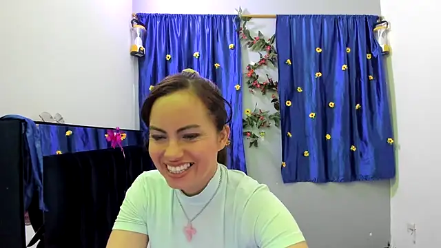 Snapshot of ShairaMarss chatting on 11/06/25, 02:40 ShairaMarss online show from 11/06/25, 02:40