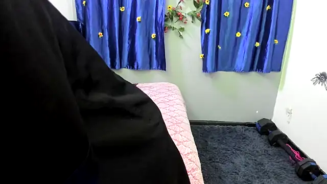 Snapshot of ShairaMarss chatting on 11/16/25, 12:11 ShairaMarss online show from 11/16/25, 12:11