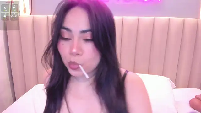 Naomymonroe  online show from 12/16/25, 09:42