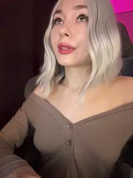 Ohmy Nora  online show from 11/21/25, 12:10