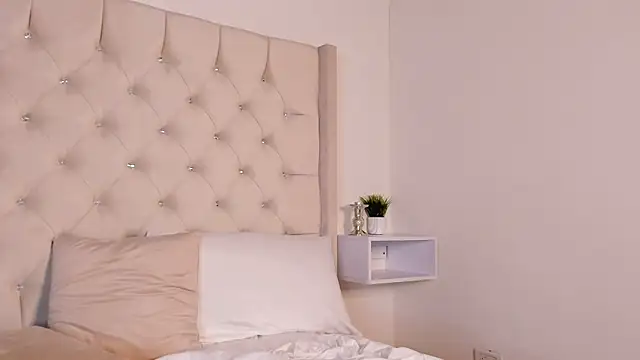 Snapshot of bella_bloomg chatting on 01/24/25, 10:19 bella bloomg online show from 01/24/25, 10:19