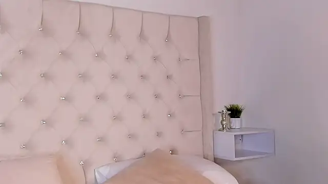 Snapshot of bella_bloomg chatting on 01/29/25, 01:16 bella bloomg online show from 01/29/25, 01:16