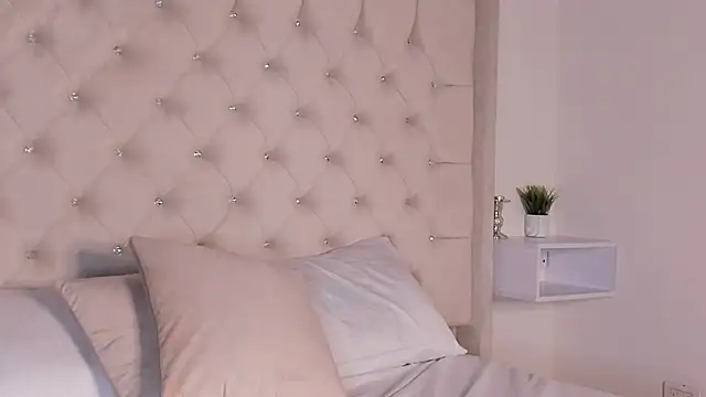 Snapshot of bella_bloomg chatting on 01/30/25, 10:19 bella bloomg online show from 01/30/25, 10:19